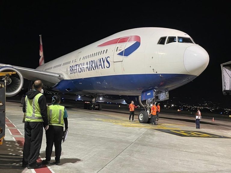 Cómo realizar la facturación electrónica CFDI con British Airways 41 aeropuerto con aviones de british airways
