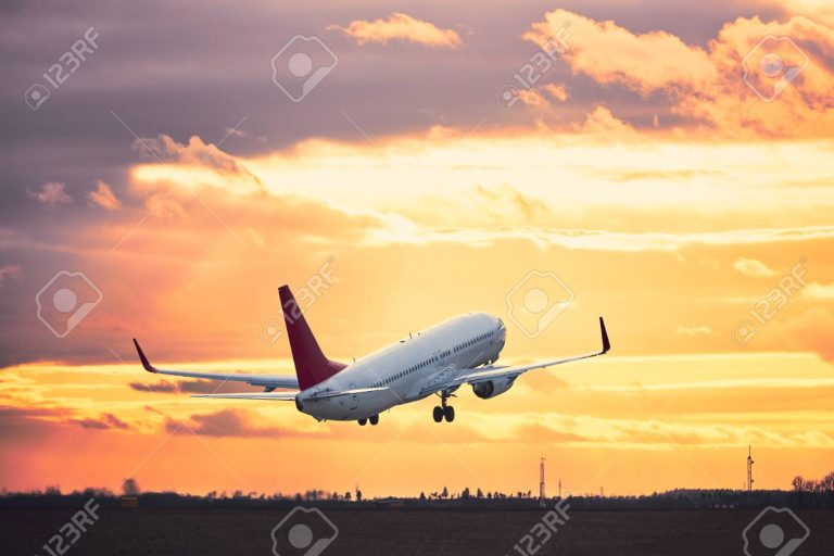 Cómo encontrar los mejores vuelos a Los Mochis, Sinaloa 37 aeropuerto con aviones despegando al amanecer