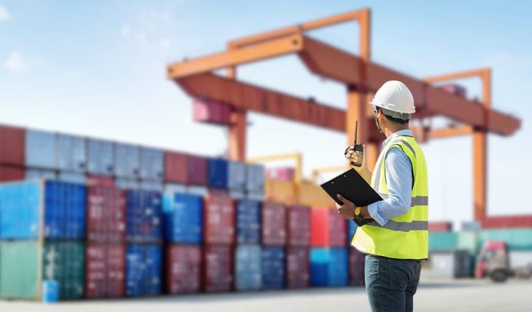 Qué es el encargo conferido al agente aduanal ante el SAT 30 agente aduanal trabajando en un puerto