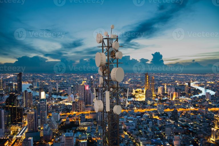 antena de telefonia movil en paisaje urbano 1