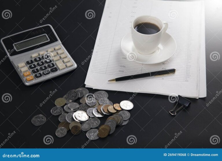 Cómo calcular el interés simple en pesos mexicanos con una calculadora 10 calculadora y monedas sobre una mesa 4