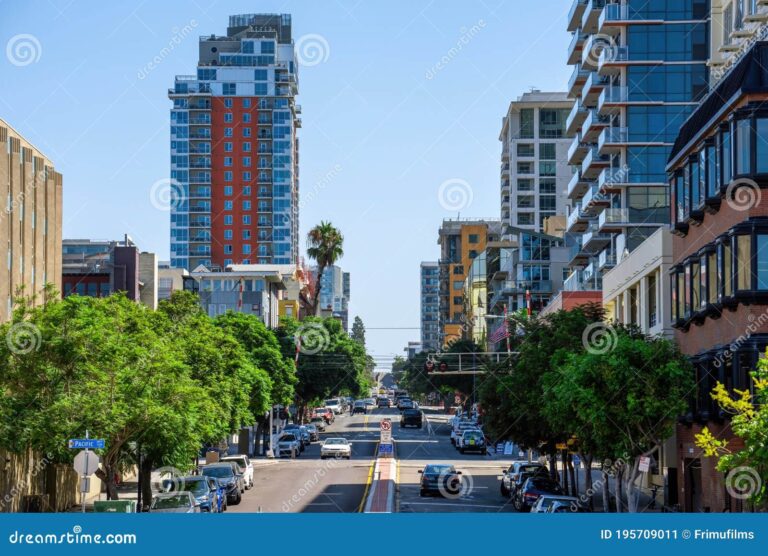 El carro es considerado un bien mueble o inmueble en México 29 carros estacionados en un paisaje urbano