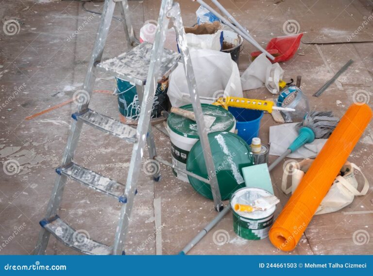 casa en construccion con herramientas de remodelacion