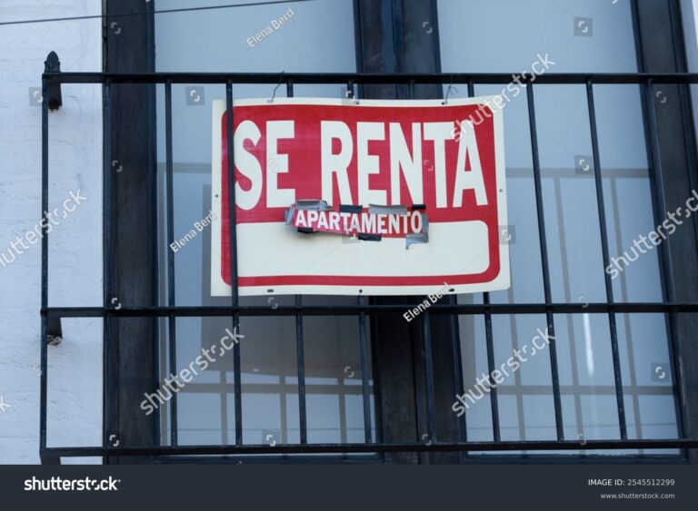 La renta de casa habitación causa IVA en México 41 casa moderna con letrero de se renta