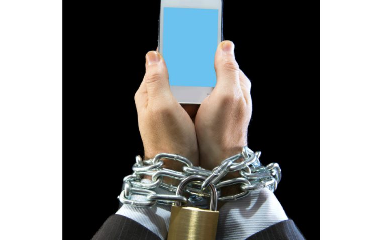 Qué celulares están en la lista negra de Profeco y por qué 33 celulares en lista negra sobre fondo neutro