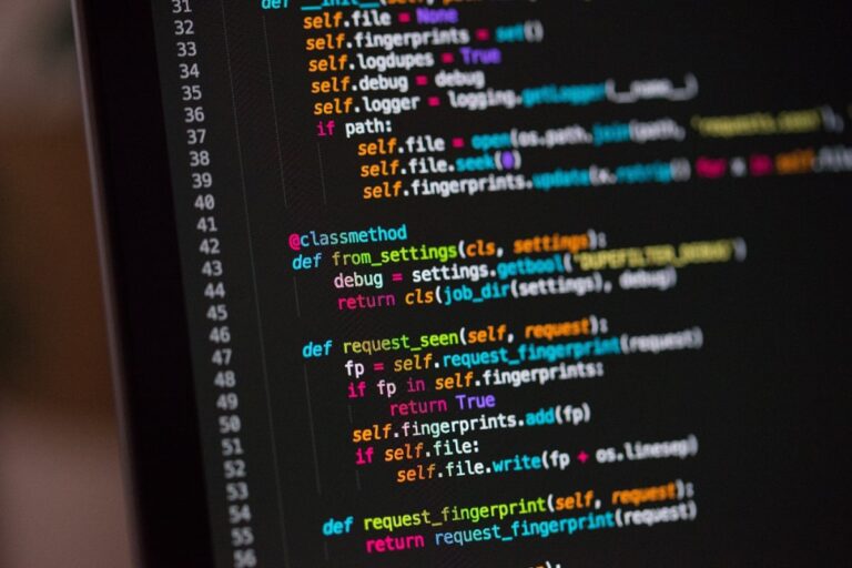 Cómo sumar dos números en C++ utilizando variables y operadores 21 codigo de programacion en una computadora
