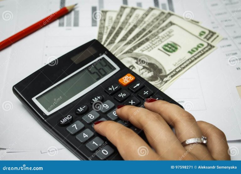 Un gasto se carga o se abona en la contabilidad 41 cuentas contables con monedas y calculadora