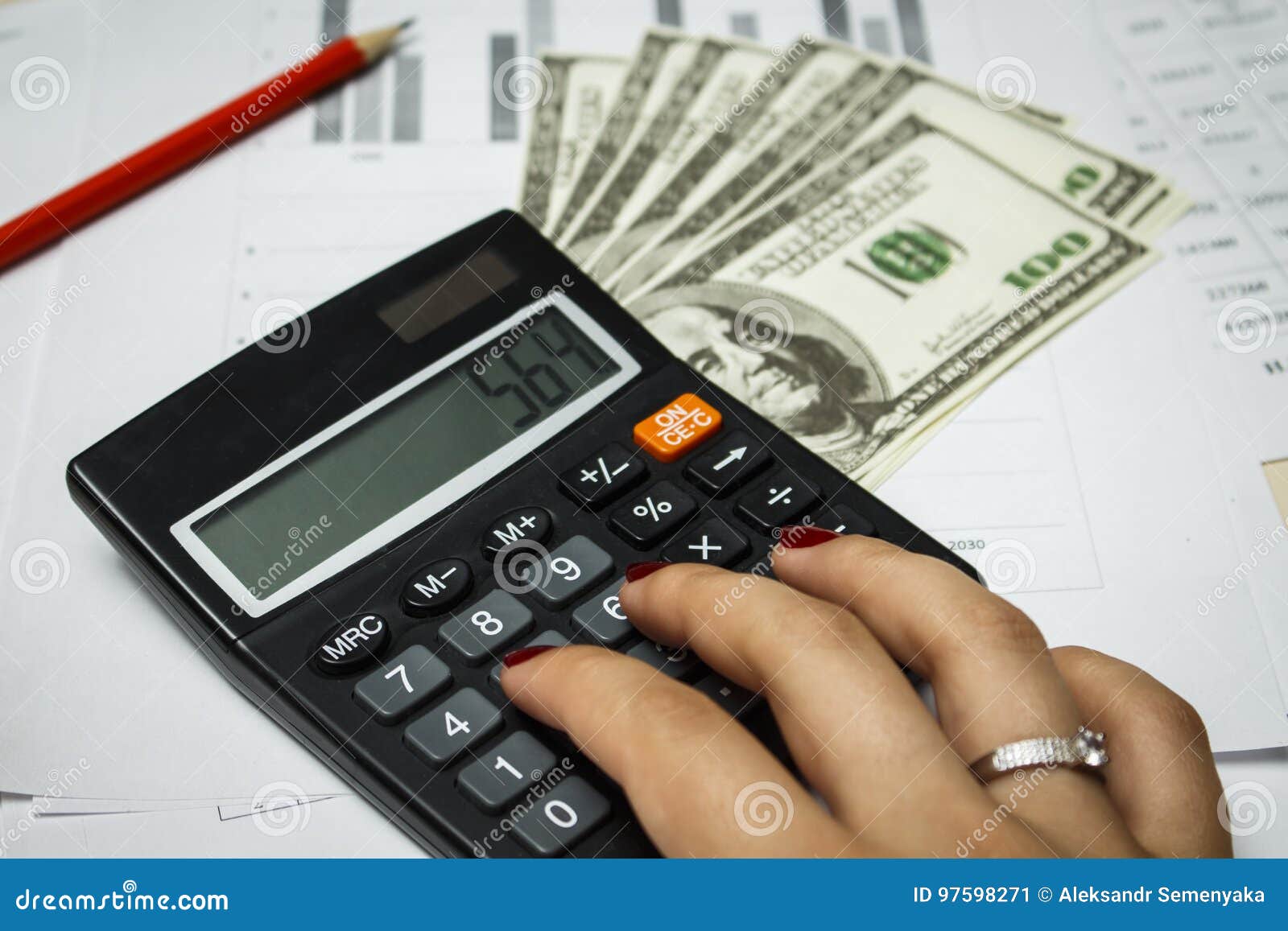 Un gasto se carga o se abona en la contabilidad