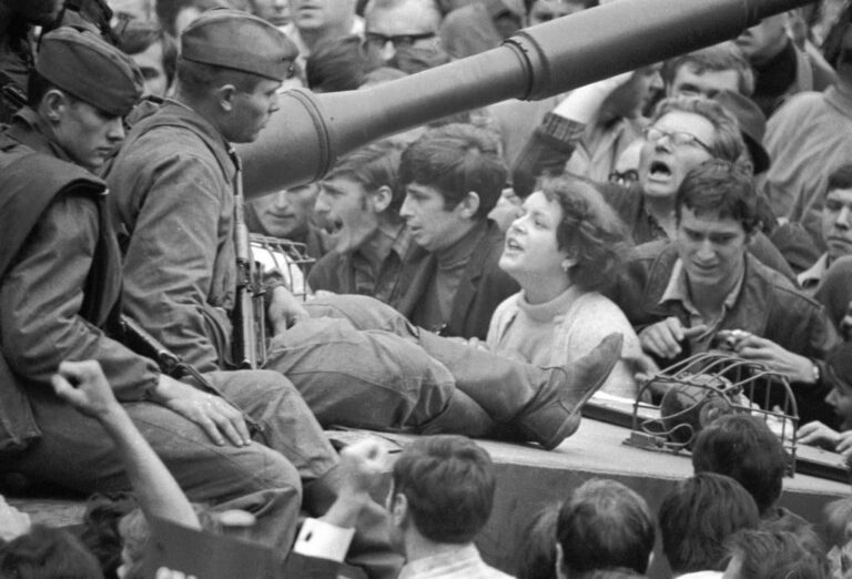 Cuáles fueron las principales aportaciones económicas de Adolfo López Mateos 5 desarrollo economico en la decada de 1960