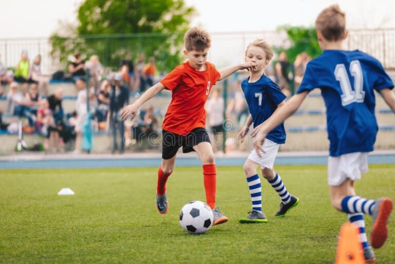 Cómo va la Superliga y cuáles son los equipos en la competencia 16 equipos de futbol compitiendo en el campo