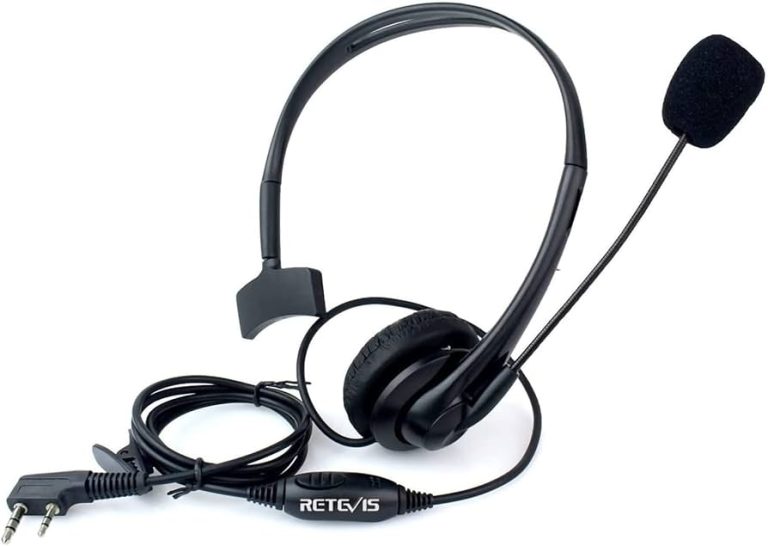 Qué es "Somos Tu Radio" y qué programación ofrece en FM 17 estacion de radio con microfono y auriculares
