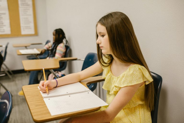 Qué resultados han arrojado las encuestas sobre bullying en México 21 estudiantes en un aula con ambiente tenso