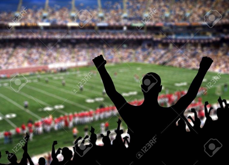 Cómo acceder a NFL Game Pass en México y qué ofrece 18 fan disfrutando de un partido de futbol americano