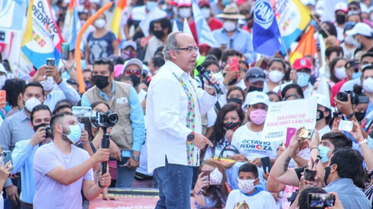 De qué partido polÃtico era Felipe Calderón durante su presidencia 21 felipe calderon en un mitin politico
