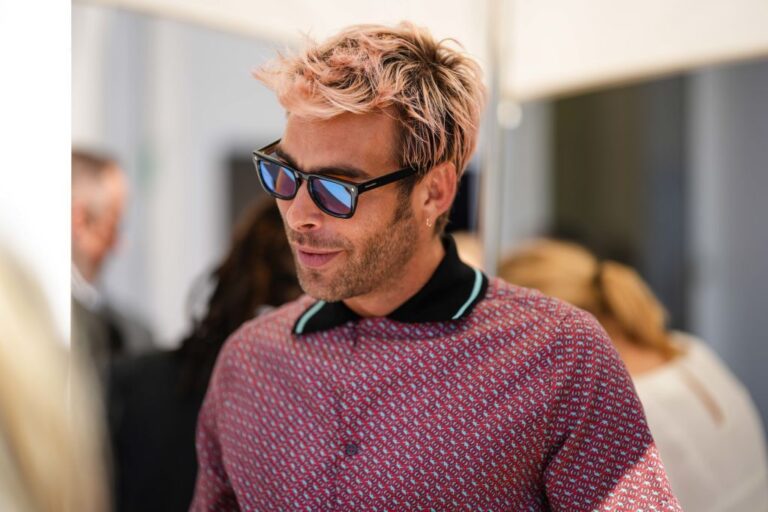 Qué modelos de lentes de sol Hawkers para hombre son los más populares 30 hombres usando lentes de sol hawkers