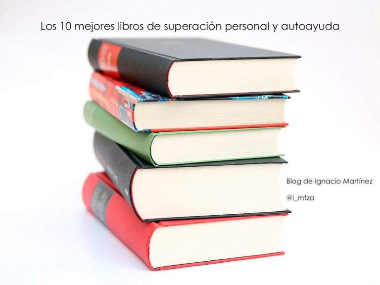 libros apilados sobre inteligencia emocional