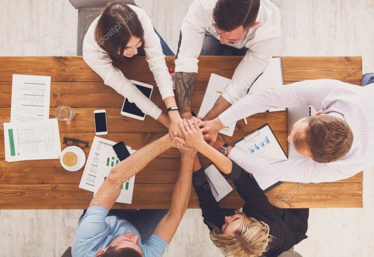 Es Financiera El Buen Apoyo la Mejor Opción para Tu Negocio 31 manos trabajando juntas en una mesa