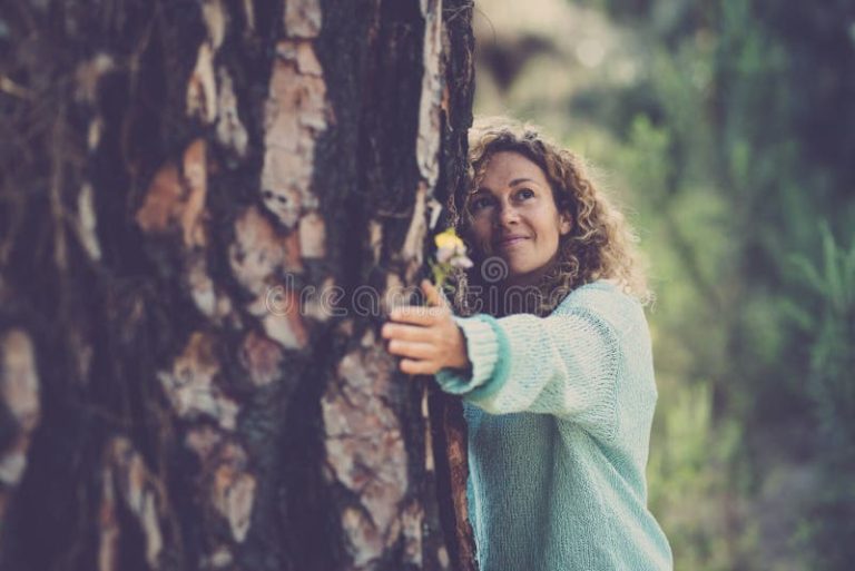 Qué más puedo pedir para mejorar mi vida diaria y ser feliz 52 naturaleza serena con personas sonriendo