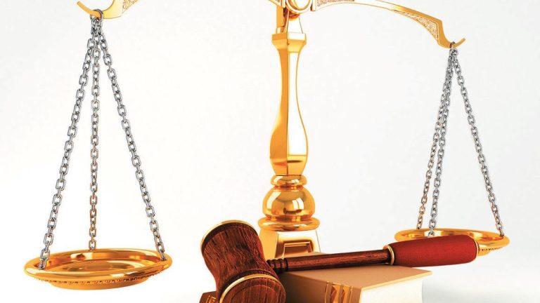 Qué significa que un objeto esté gravado y no cause impuesto 10 objeto gravado en una balanza de justicia