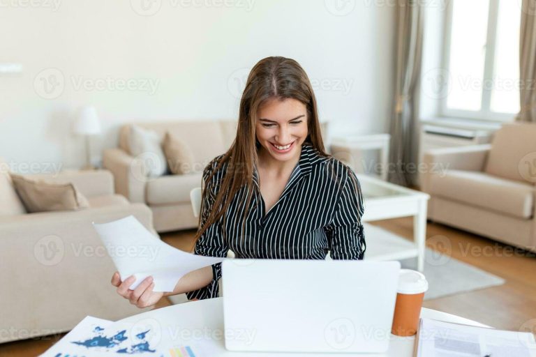 Qué beneficios aporta el home office a las empresas modernas 41 oficina en casa con personas trabajando felices