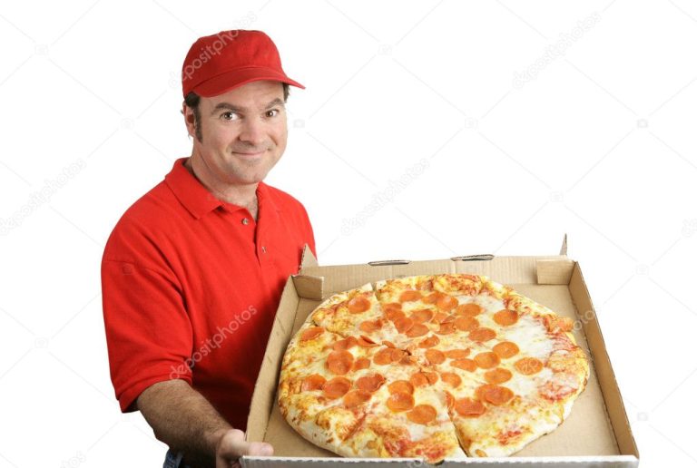 Little Caesars ofrece servicio a domicilio en México 15 pizza caliente siendo entregada a domicilio
