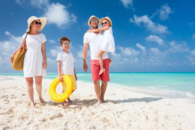 Cuántos dÃas de vacaciones me corresponden al año en México 18 playa tropical con personas disfrutando vacaciones
