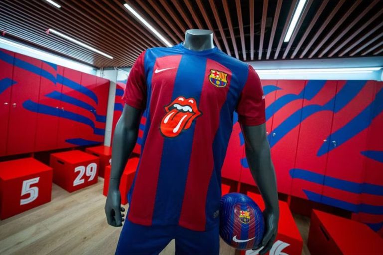 Dónde comprar playeras del Barcelona con diseño de los Rolling Stones 43 playera del barcelona con estampado de labios