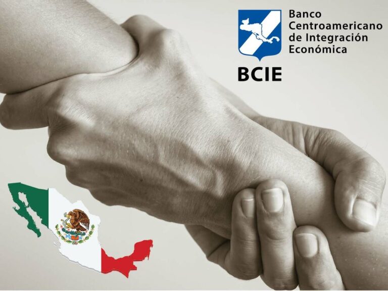 Cómo puedo ser legal en México y regularizar mi situación 9 pueblo mexicano con documentos legales en mano