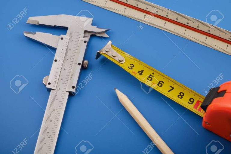 Qué significa ft en medidas y cómo se convierte a otras unidades 7 regla y cinta metrica sobre una mesa