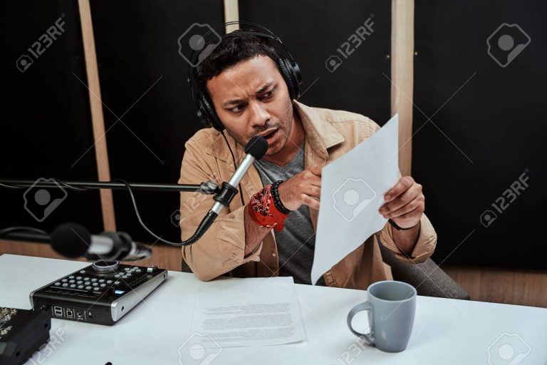 Quién es Juan Francisco Castañeda y qué hace en Radio Red 26 retrato de un locutor de radio