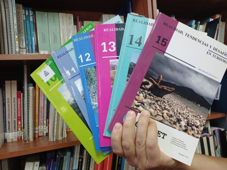 Qué revistas cientÃficas sobre turismo son las más relevantes 24 revistas cientificas sobre turismo en estanteria