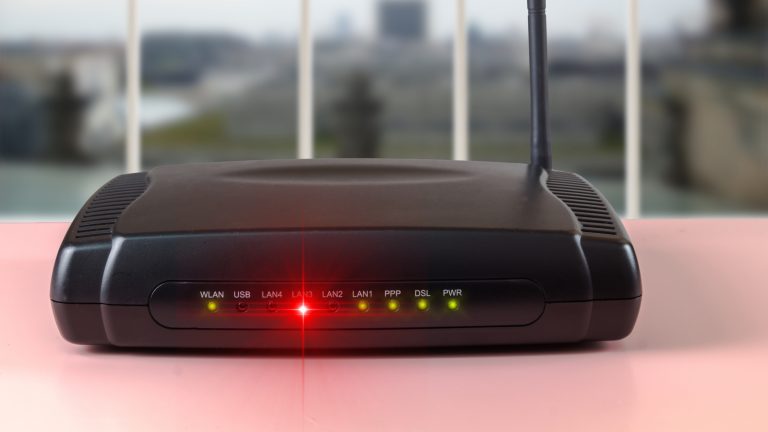 Por qué parpadea el led rojo de mi router Totalplay 40 router con luz roja parpadeante