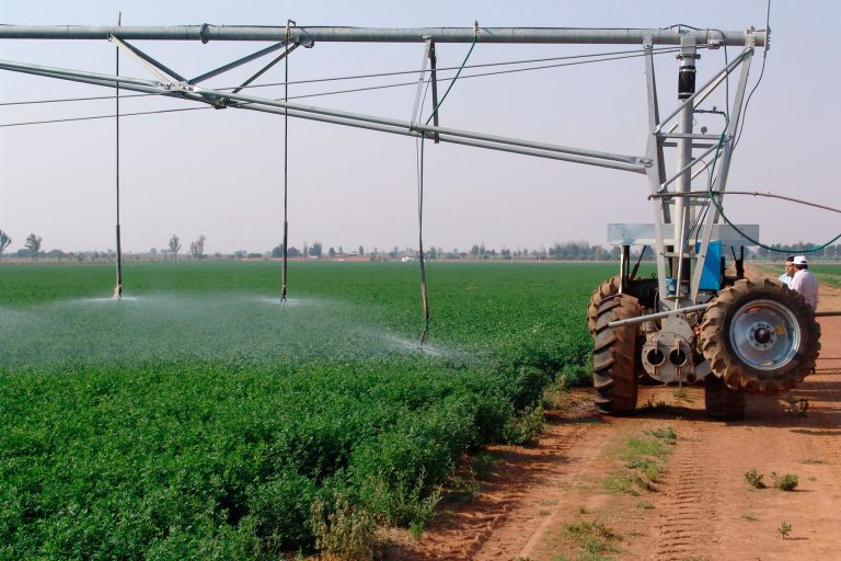 Qué sistemas de riego ofrece John Deere para la agricultura moderna 27 sistemas de riego en campo agricola