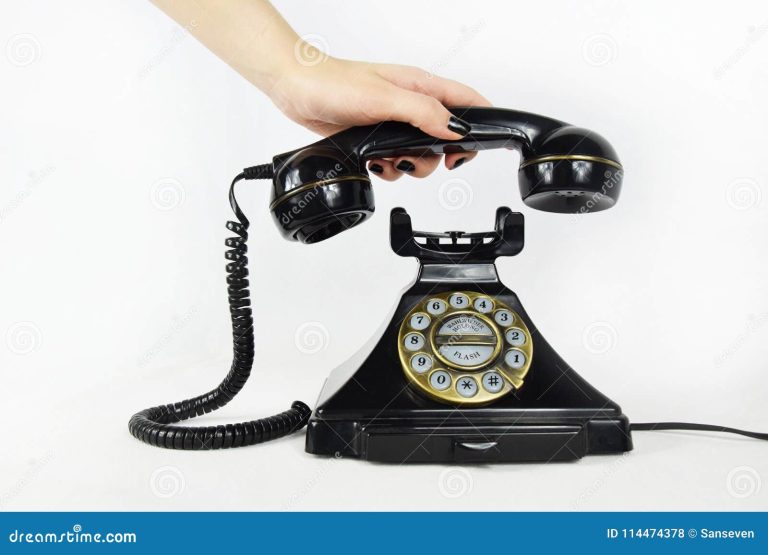 Cómo contacto a Coppel para información sobre seguro de auto 17 telefono antiguo con auricular levantado