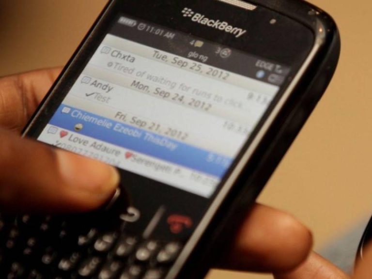 telefono con simbolo de privacidad o secreto