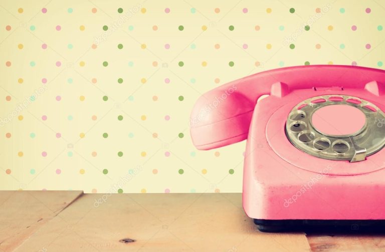 Quién fue el inventor del teléfono móvil y cuál fue su año de creación 39 telefono movil vintage sobre fondo neutro