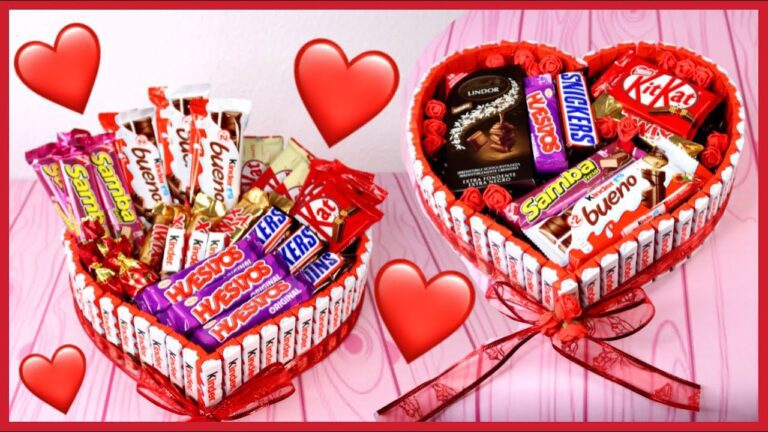 un corazon rodeado de regalos y amistad