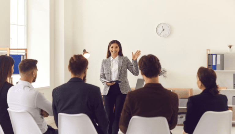 Cómo debe ser un director de escuela para liderar efectivamente 24 un director de escuela inspirando a su equipo