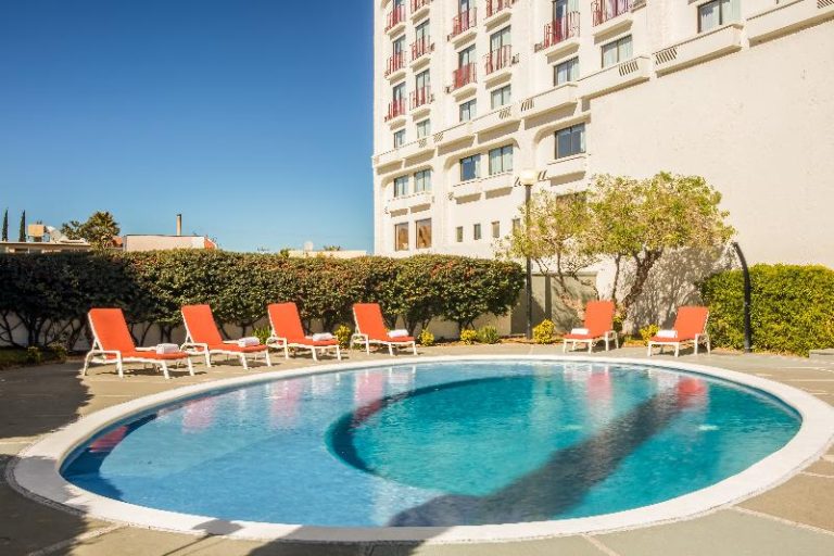 Dónde se encuentra el Fiesta Inn Chihuahua y qué ofrece para eventos de moda 52 vista exterior del fiesta inn chihuahua