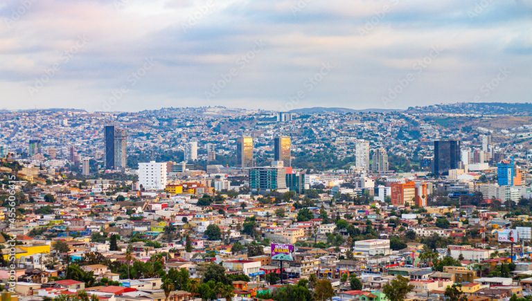Qué código de área se utiliza para llamar a Tijuana 33 vista panoramica de tijuana de dia